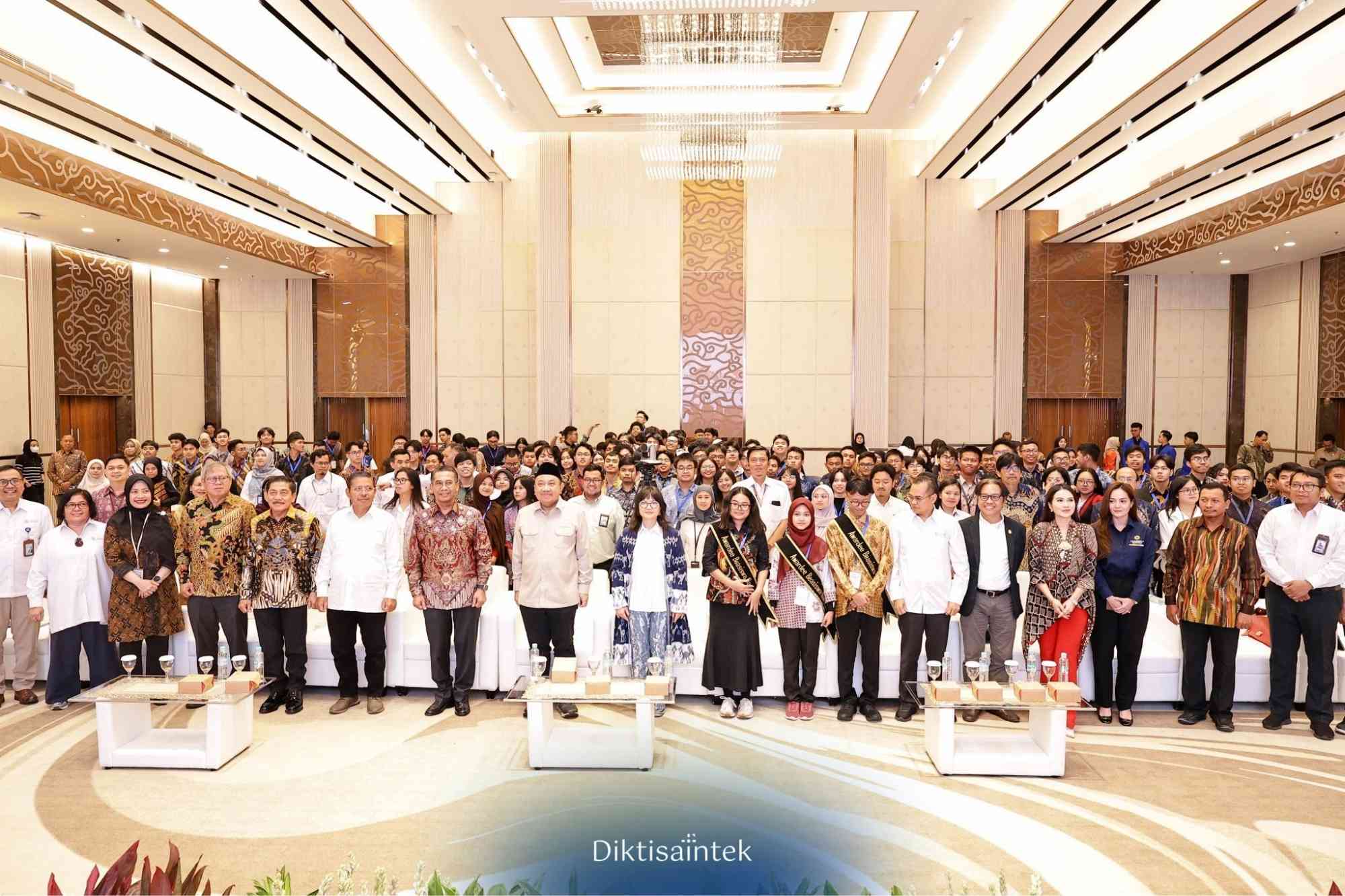 alumni pradita ikuti pembekalan beasiswa di Jakarta